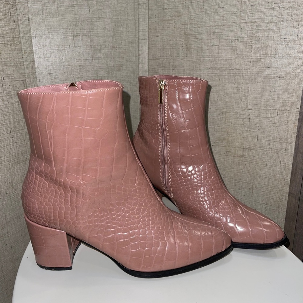 Nasty Gal Booties Sz. 8